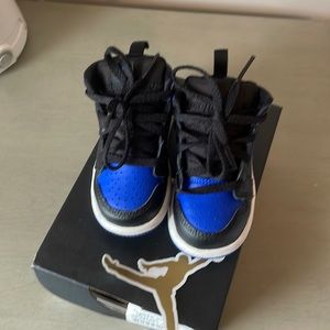 Jordan 1 mid- toddler 5C